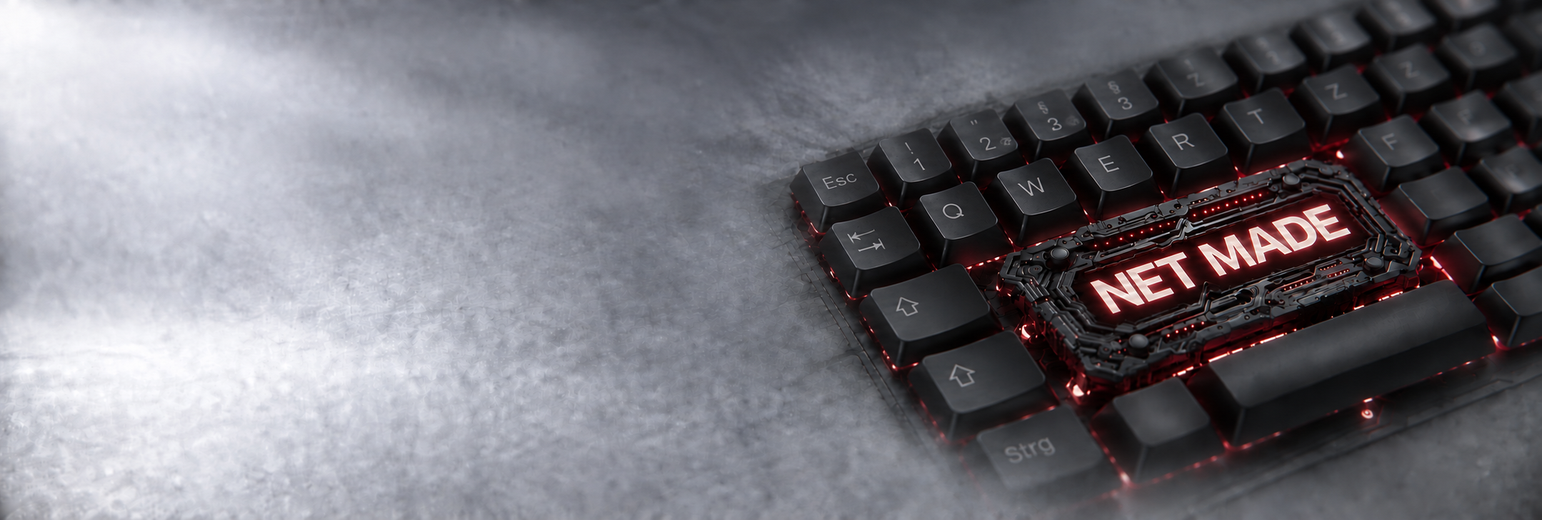 Net-Made auf einer rot beleuchteten Tastatur